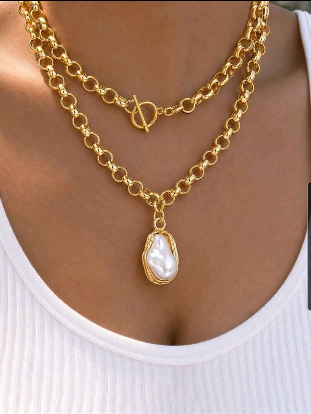 BRAND NEW ** Gold Chain Necklace with Baroque Pearl Pendant